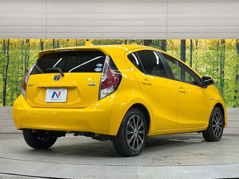2016 Toyota Aqua DAA-NHP10 (UW-6aab5b0a263f7)[22]