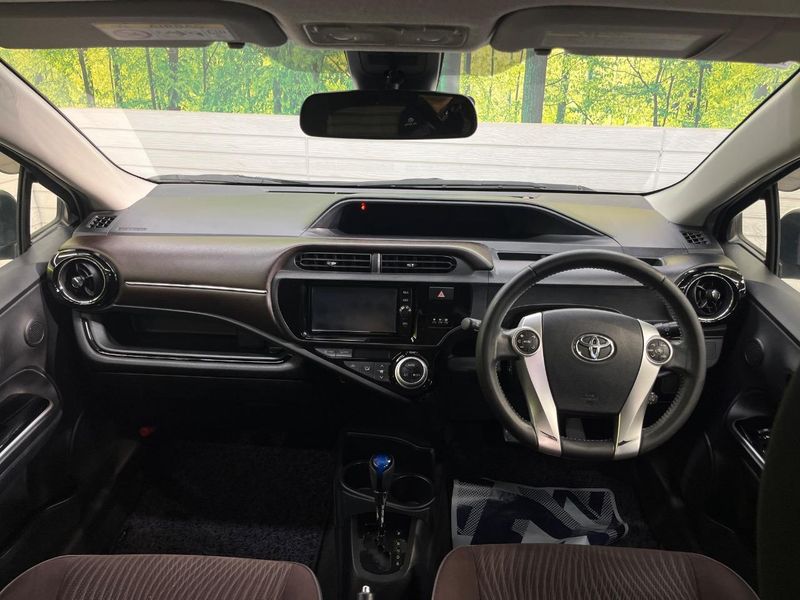 2016 Toyota Aqua DAA-NHP10 (UW-6aab5b11402d8)[9]