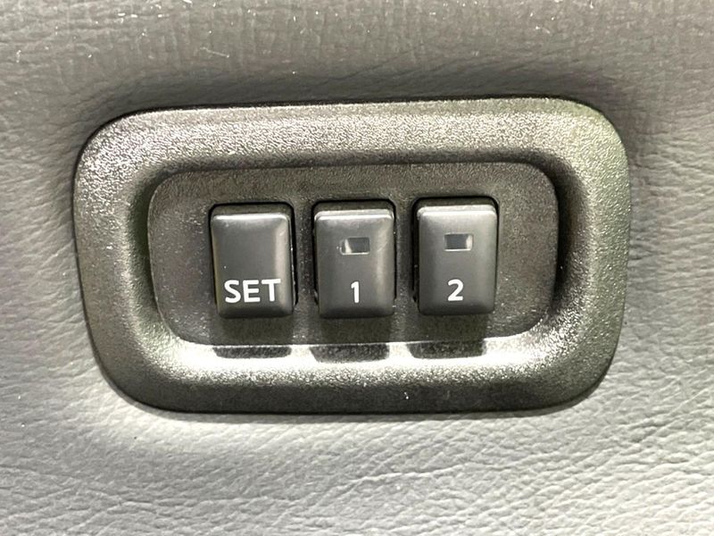 2013 Nissan Elgrand DBA-PE52 (UW-6aab5b2bd33d4)[18]