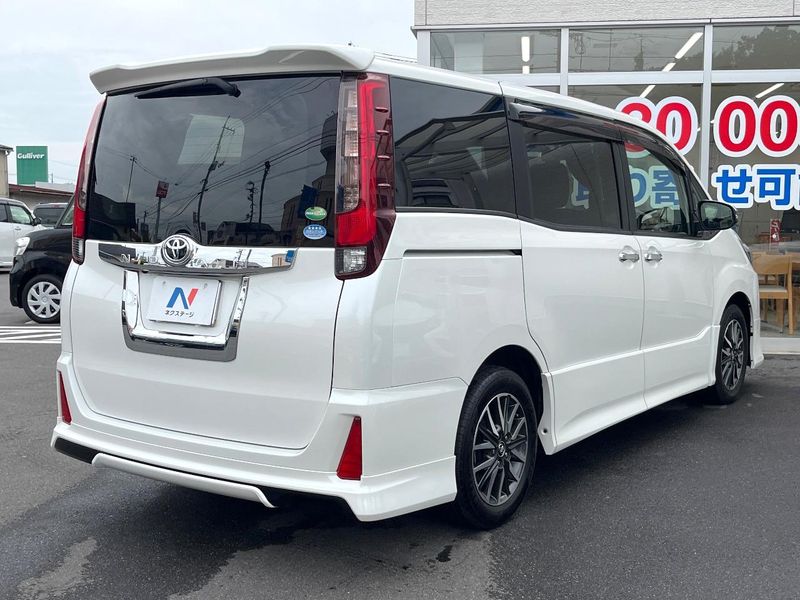2014 Toyota Noah DBA-ZRR80W (UW-6aab5bc26044d)[14]