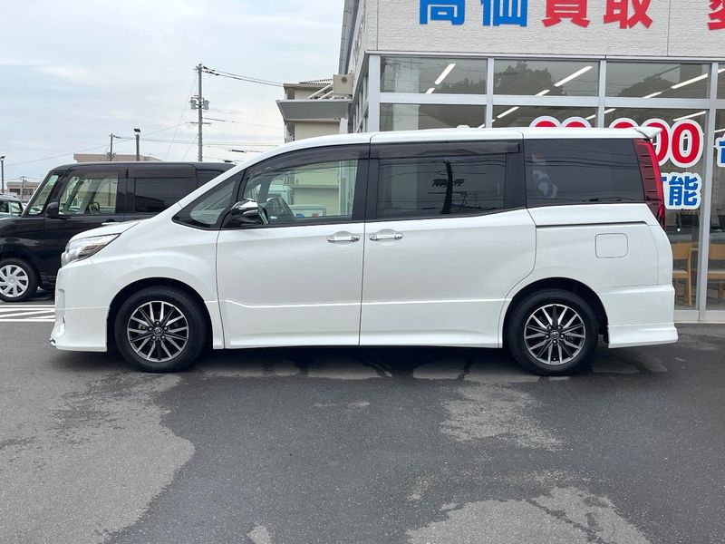 2014 Toyota Noah DBA-ZRR80W (UW-6aab5bc26044d)[5]