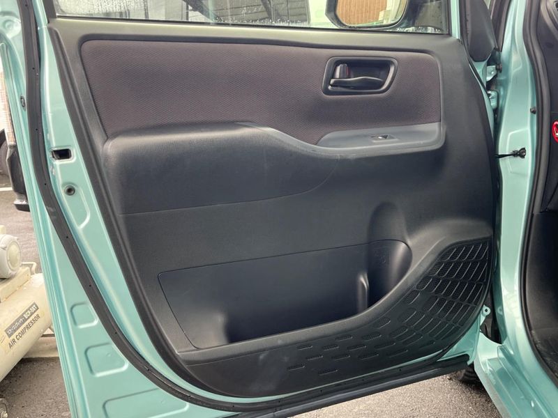 2014 Toyota Voxy DBA-ZRR80G (UW-6aab5bc308295)[27]