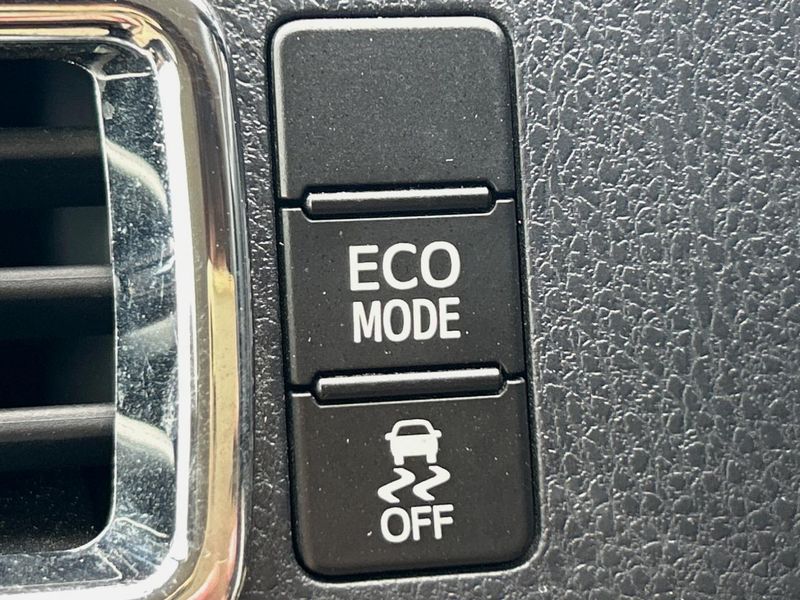 2015 Toyota Noah DBA-ZRR80G (UW-6aab5bc48af4e)[27]