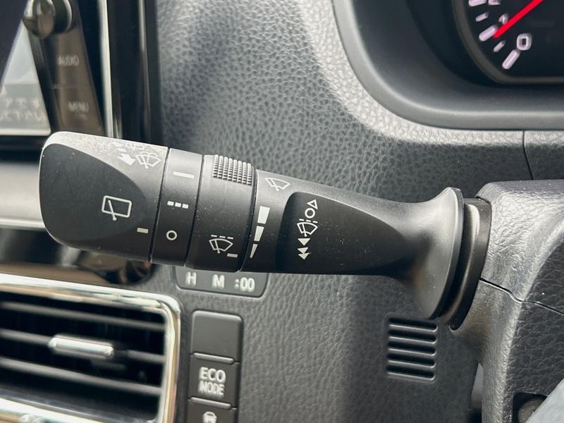2015 Toyota Noah DBA-ZRR80G (UW-6aab5bc48af4e)[25]