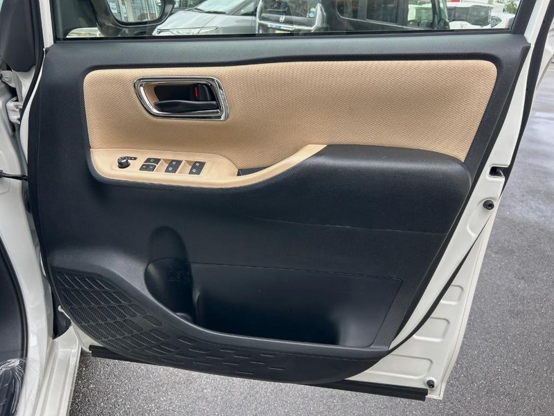 2015 Toyota Noah DBA-ZRR80G (UW-6aab5bc48af4e)[17]
