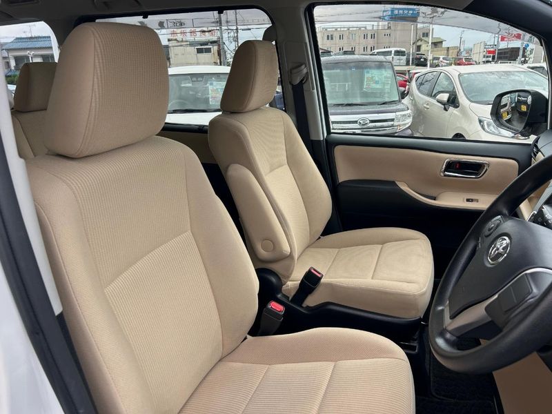 2015 Toyota Noah DBA-ZRR80G (UW-6aab5bc48af4e)[19]