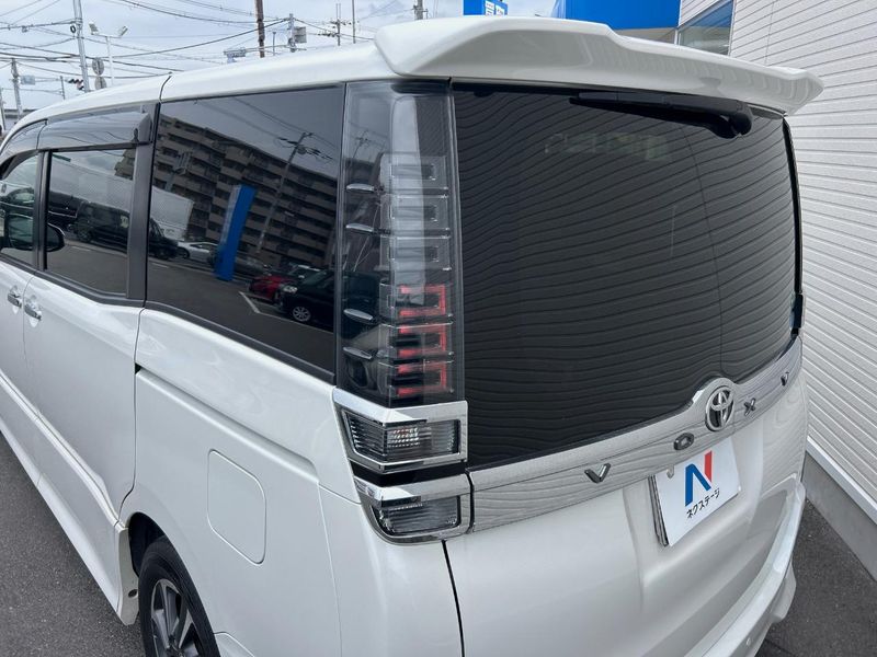 2020 Toyota Voxy DBA-ZRR80W (UW-6aab5bcec4ffc)[13]