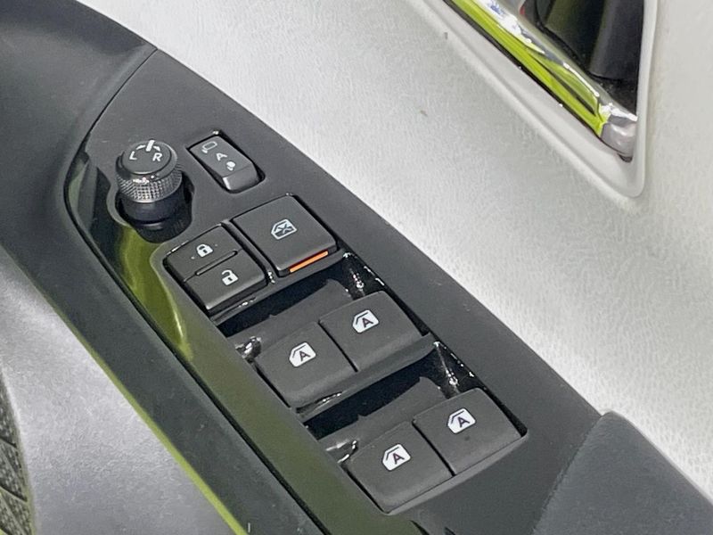 2016 Toyota Prius DAA-ZVW50 (UW-6aab5bef006da)[26]