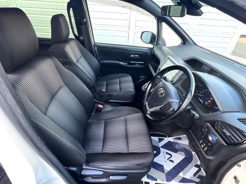 2018 Toyota Voxy DAA-ZWR80W (UW-6aab5c01aa7fc)[5]