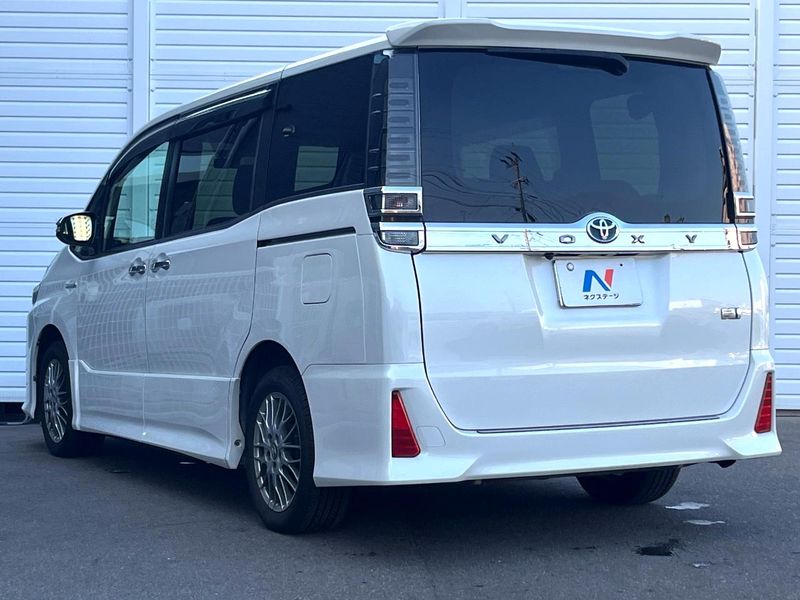 2018 Toyota Voxy DAA-ZWR80W (UW-6aab5c01aa7fc)[18]