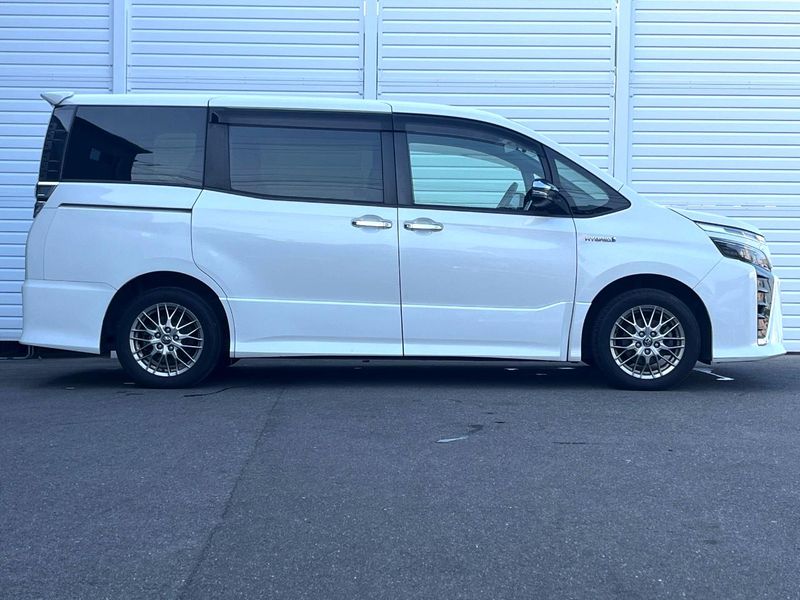 2018 Toyota Voxy DAA-ZWR80W (UW-6aab5c01aa7fc)[10]
