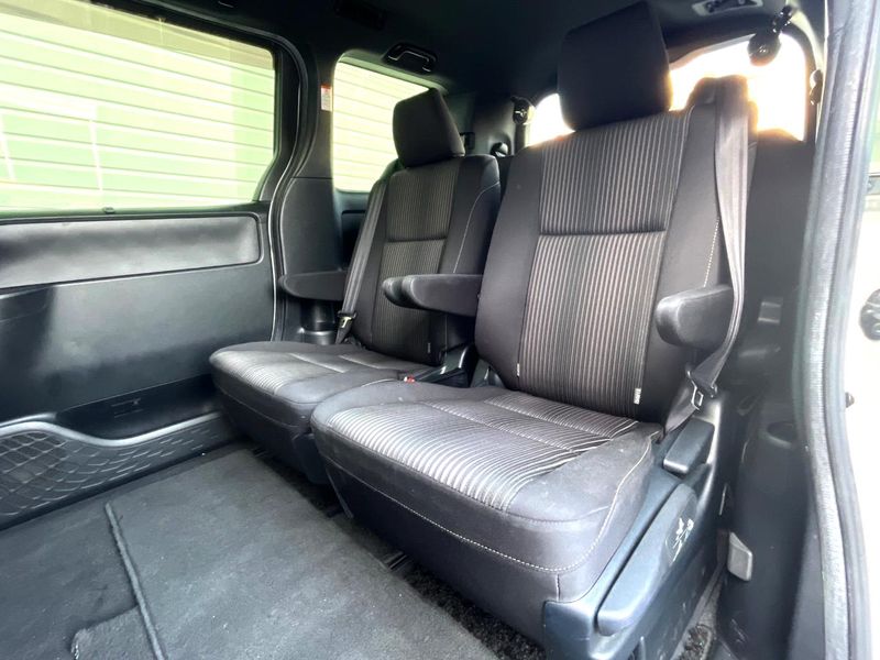 2018 Toyota Voxy DAA-ZWR80W (UW-6aab5c01aa7fc)[22]