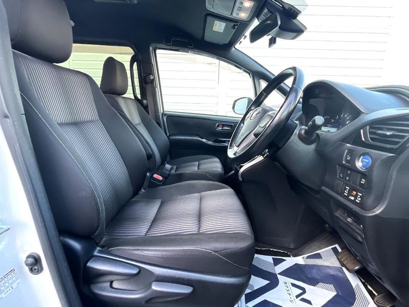 2018 Toyota Voxy DAA-ZWR80W (UW-6aab5c01aa7fc)[6]