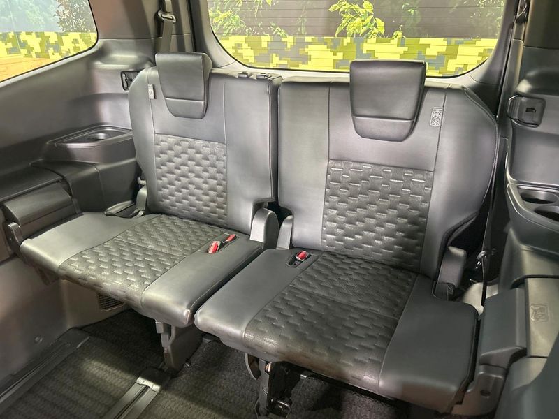 2023 Toyota Voxy 6AA-ZWR90W (UW-6aab5c0a2e79d)[27]