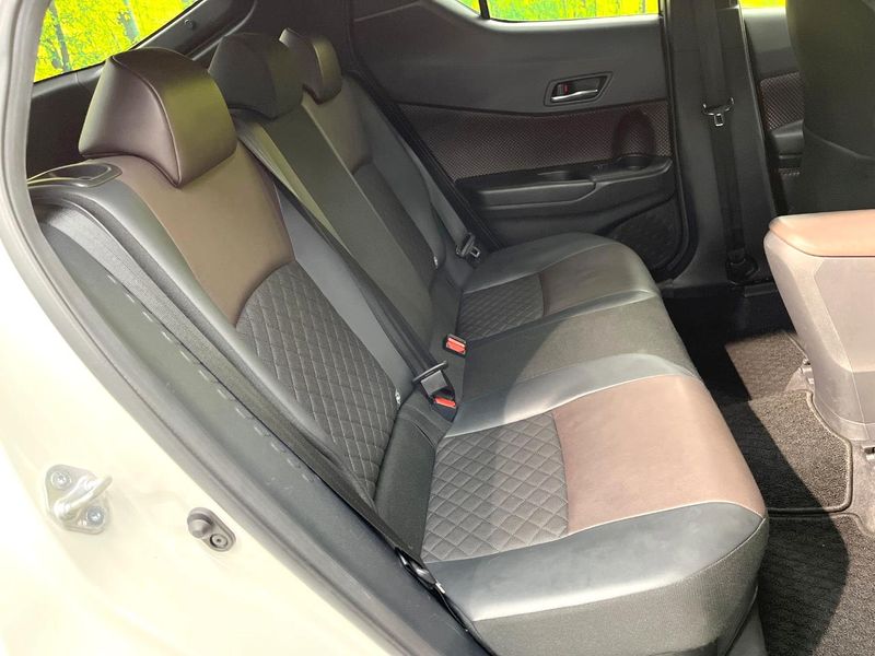 2017 Toyota C-HR DAA-ZYX10 (UW-6aab5c174408a)[28]