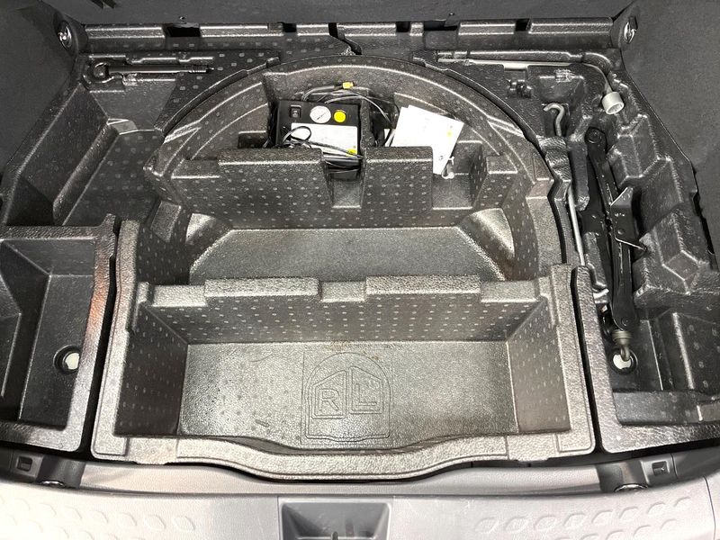 2017 Toyota C-HR DAA-ZYX10 (UW-6aab5c174408a)[25]