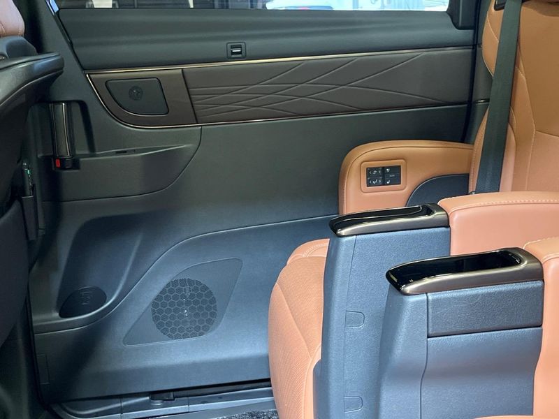 2023 Toyota Vellfire Hybrid 6AA-AAHH40W (UW-6aacaa16476f2)[15]