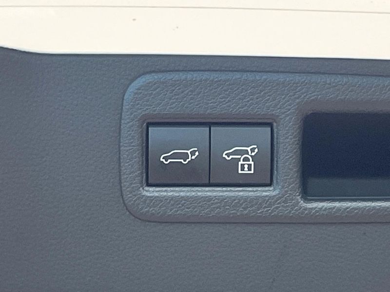2023 Toyota Harrier Hybrid 6AA-AXUH80 (UW-6aacaa6994ab2)[28]