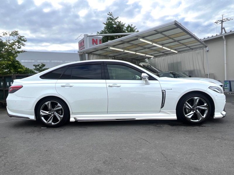 2018 Toyota Crown Hybrid 6AA-AZSH20 (UW-6aacaa7d34f21)[29]
