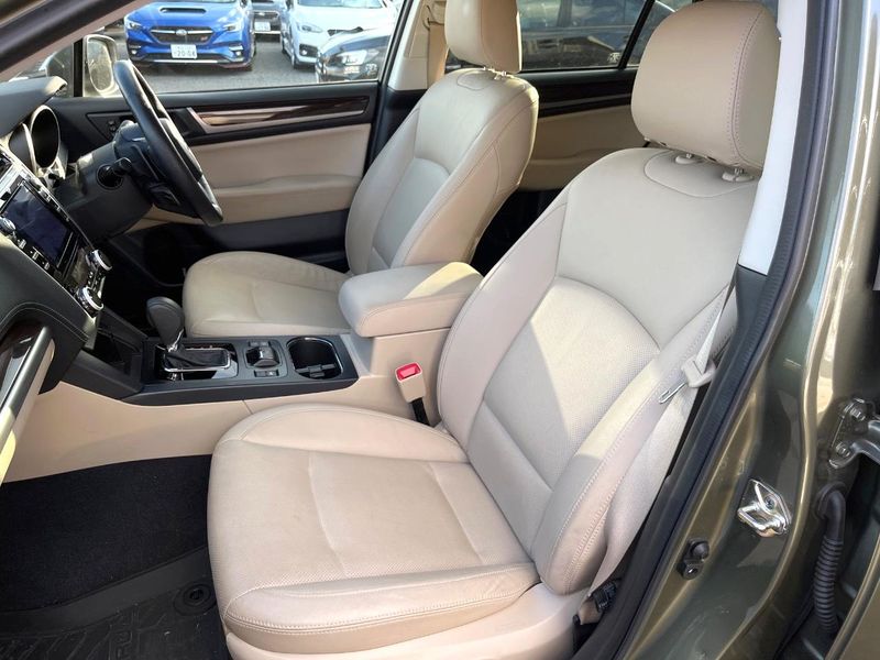2017 Subaru Legacy Outback DBA-BS9 (UW-6aacaac779c10)[14]