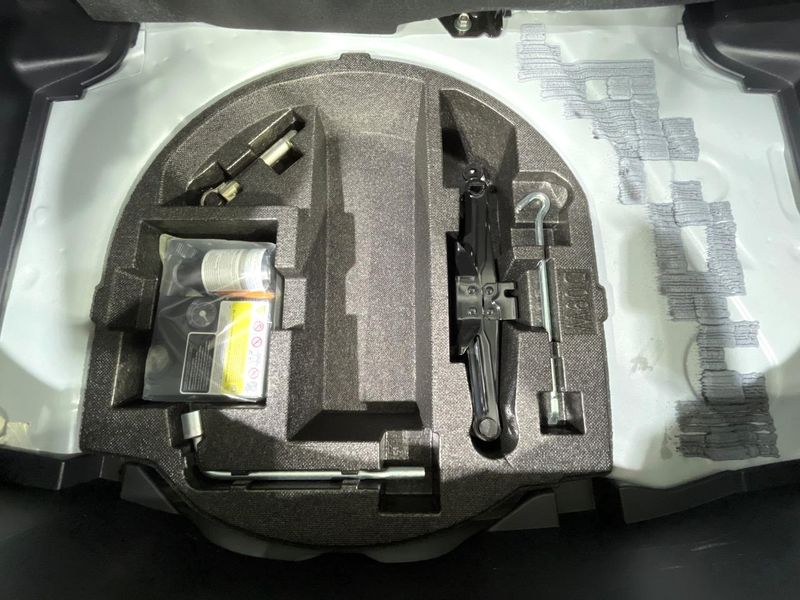 2017 Mazda Demio LDA-DJ5FS (UW-6aacaae070237)[15]