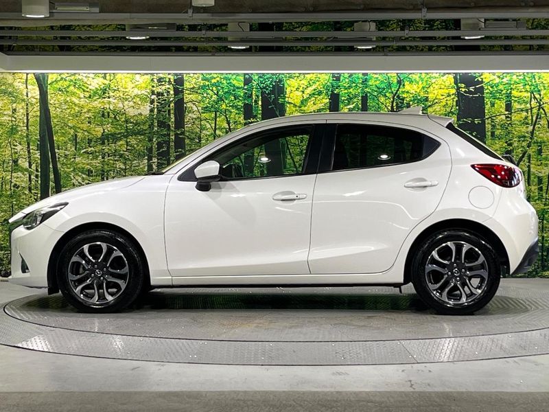 2017 Mazda Demio LDA-DJ5FS (UW-6aacaae070237)[12]