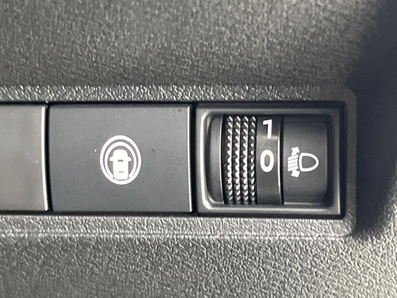 2022 Nissan Note 6AA-E13 (UW-6aacaaf60455b)[27]