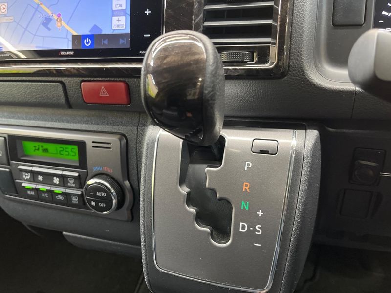 2021 Toyota Hiace Van QDF-GDH201V (UW-6aacab141ddda)[26]