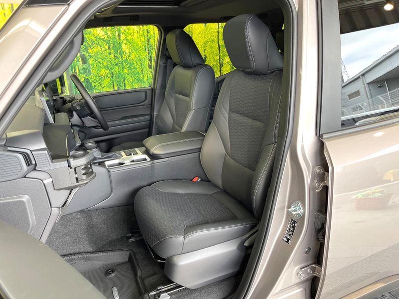 2025 Toyota Land Cruiser 250 3DA-GDJ250W (UW-6aacab1bea9f3)[22]