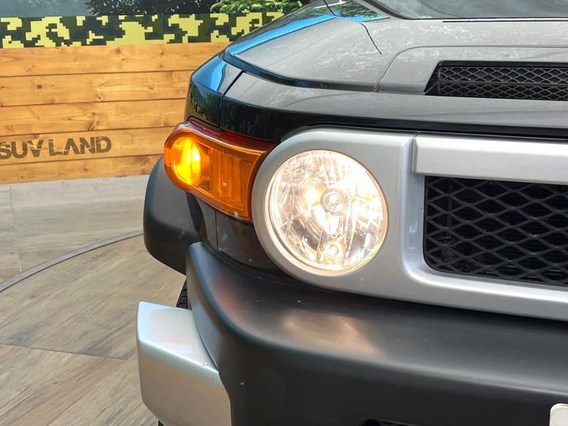 2014 Toyota FJ CRUISER CBA-GSJ15W (UW-6aacab49a5f06)[27]