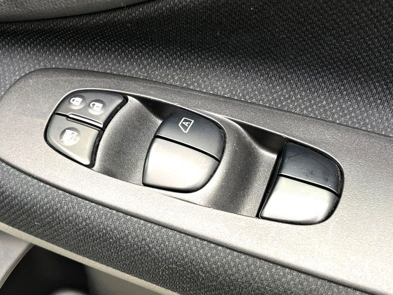 2015 Nissan Serena DAA-HFC26 (UW-6aacab7c5f7b3)[6]
