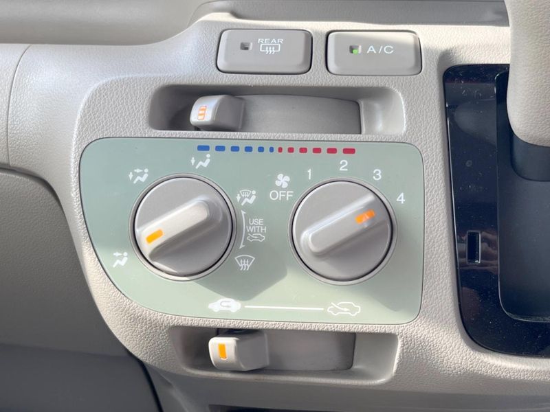2012 Honda N-BOX DBA-JF1 (UW-6aacaba2a9a92)[26]