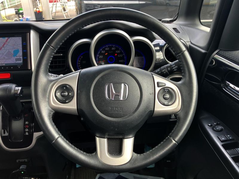 2014 Honda N-BOX CUSTOM DBA-JF1 (UW-6aacabad9e6b9)[29]