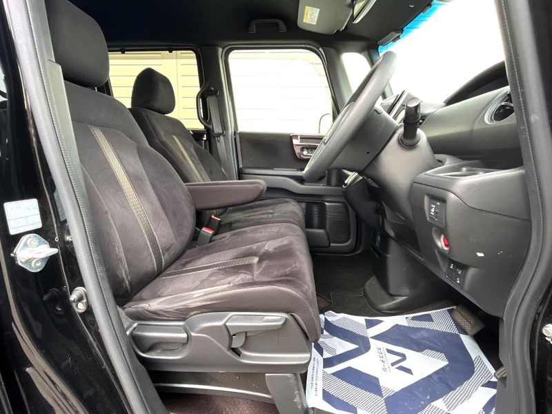 2018 Honda N-BOX CUSTOM DBA-JF3 (UW-6aacabb8865f5)[13]