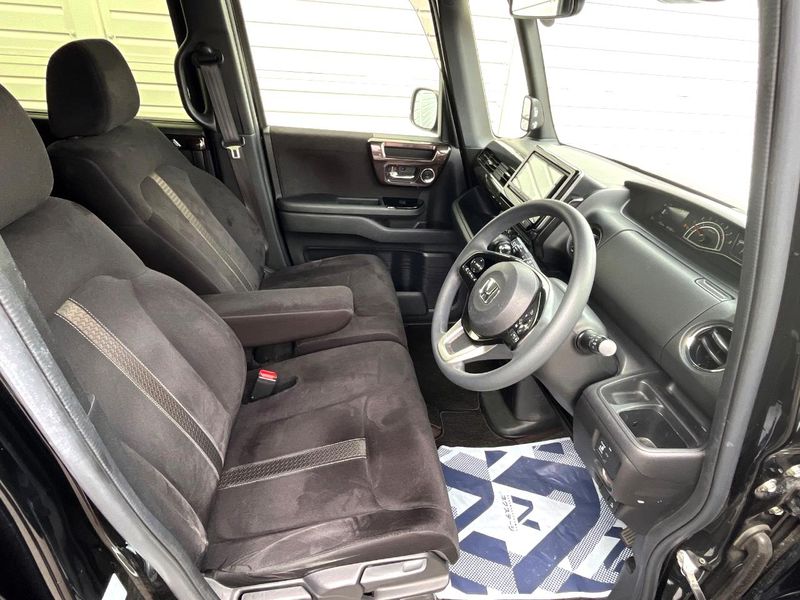 2018 Honda N-BOX CUSTOM DBA-JF3 (UW-6aacabb8865f5)[12]
