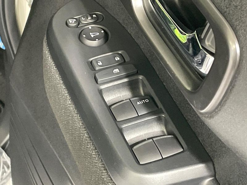 2023 Honda N-BOX CUSTOM 6BA-JF5 (UW-6aacabdb23849)[27]