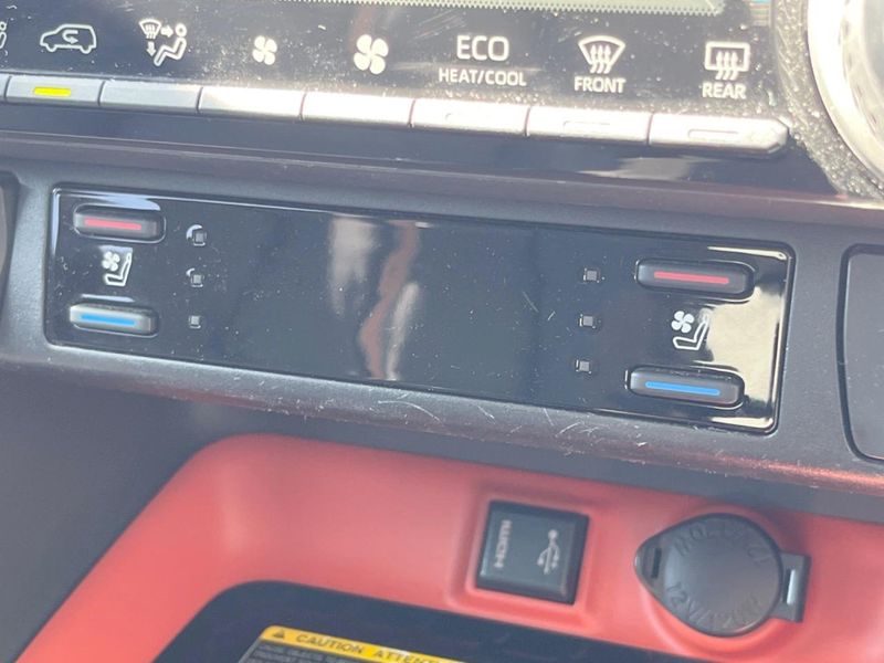 2020 Toyota RAV4 6BA-MXAA54 (UW-6aacad04d42c7)[18]