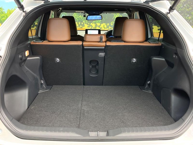 2025 Toyota Yaris Cross 5BA-MXPB10 (UW-6aacad1755f69)[28]