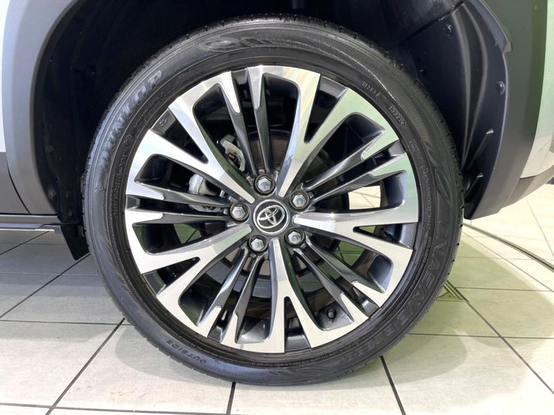 2021 Toyota Yaris Cross 6AA-MXPJ10 (UW-6aacad1c61055)[10]