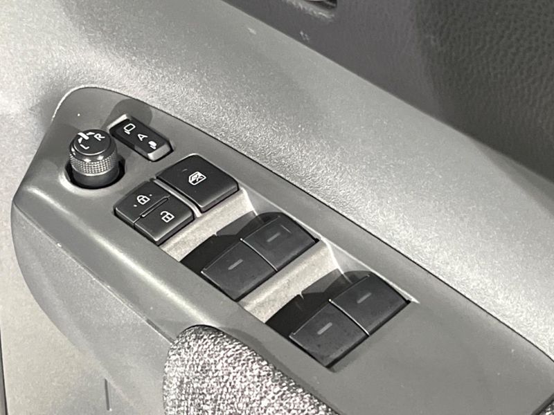 2023 Toyota Sienta 6AA-MXPL10G (UW-6aacad3335c95)[7]