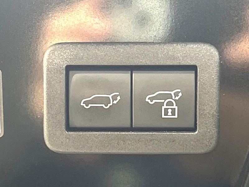 2023 Toyota Prius 6AA-MXWH60 (UW-6aacad4c3142c)[14]