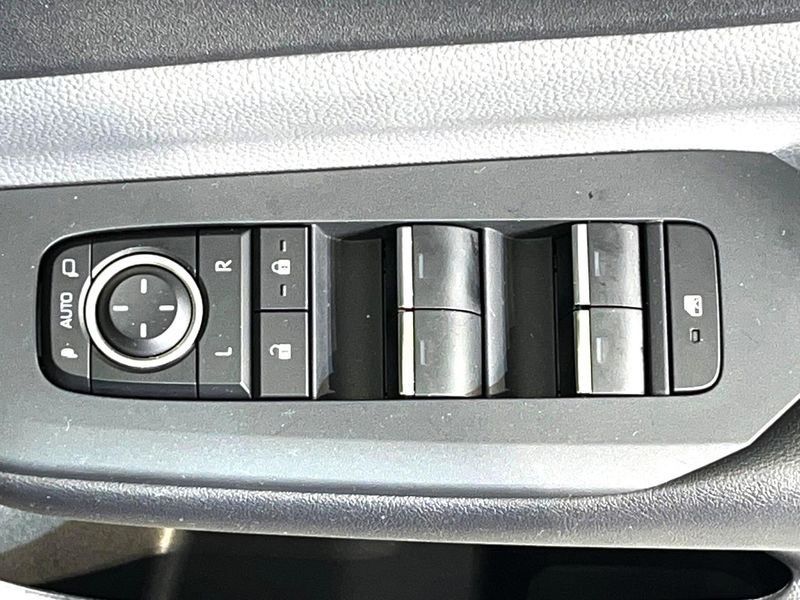 2025 Toyota Prius 6AA-MXWH60 (UW-6aacad530c585)[7]