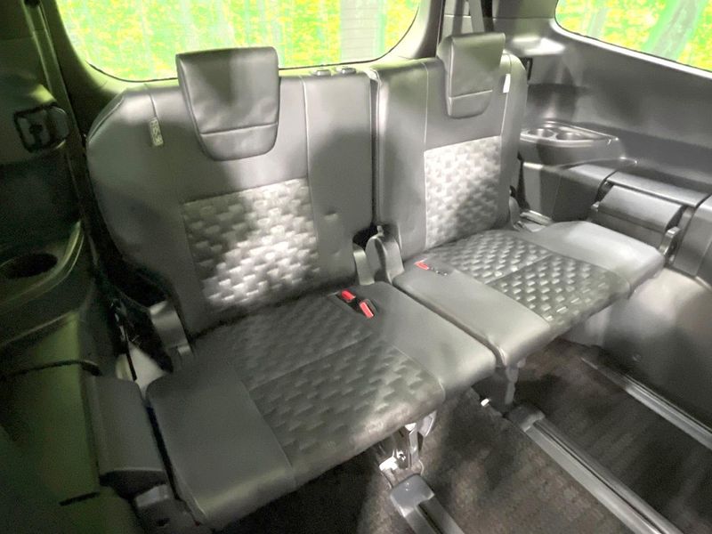 2023 Toyota Voxy 6BA-MZRA90W (UW-6aacad5bd03b7)[22]