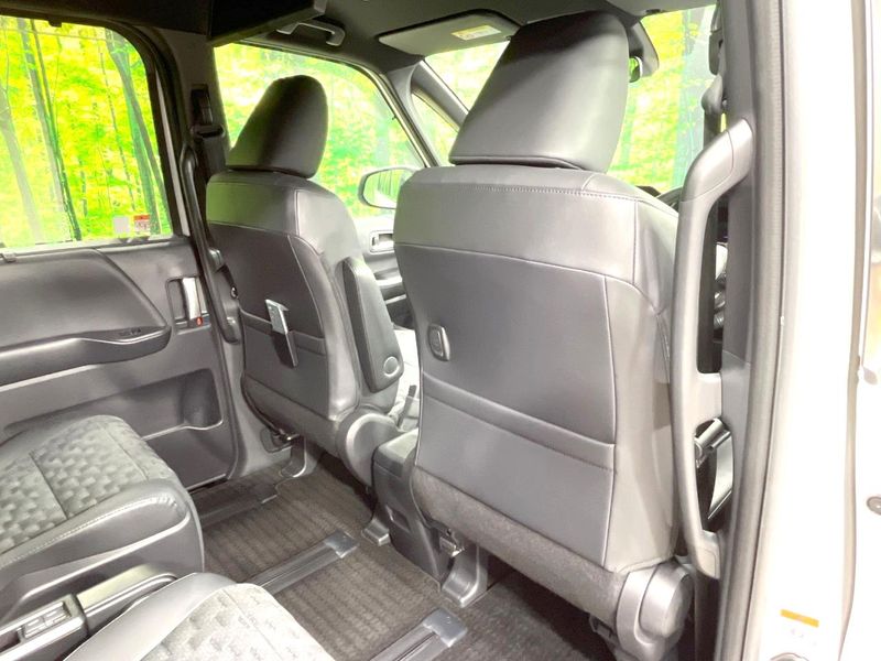 2023 Toyota Voxy 6BA-MZRA90W (UW-6aacad5bd03b7)[23]