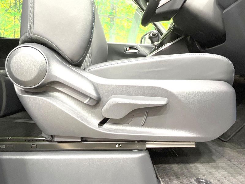 2023 Toyota Voxy 6BA-MZRA90W (UW-6aacad5bd03b7)[18]