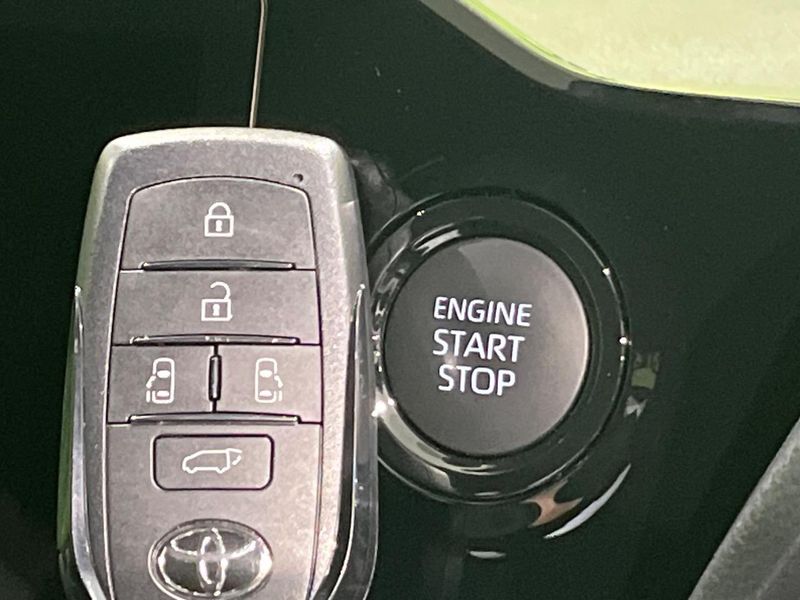2024 Toyota Voxy 6BA-MZRA90W (UW-6aacad619ebab)[20]