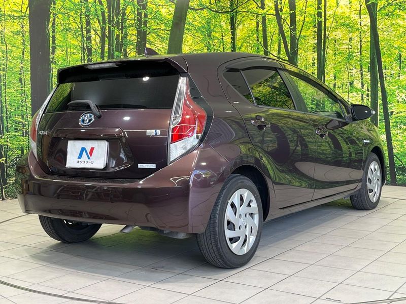 2015 Toyota Aqua DAA-NHP10 (UW-6aacad6bc2d4f)[17]