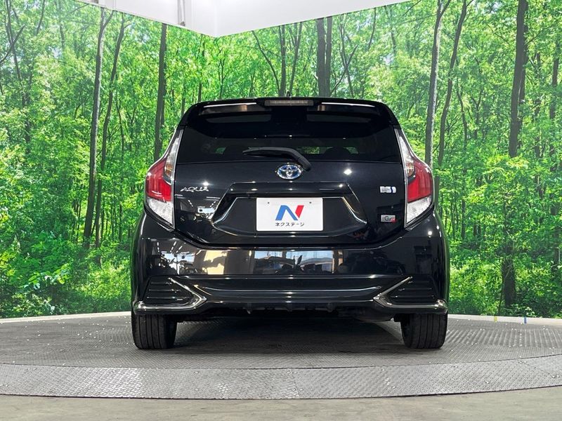 2016 Toyota Aqua DAA-NHP10 (UW-6aacad6d8863f)[28]