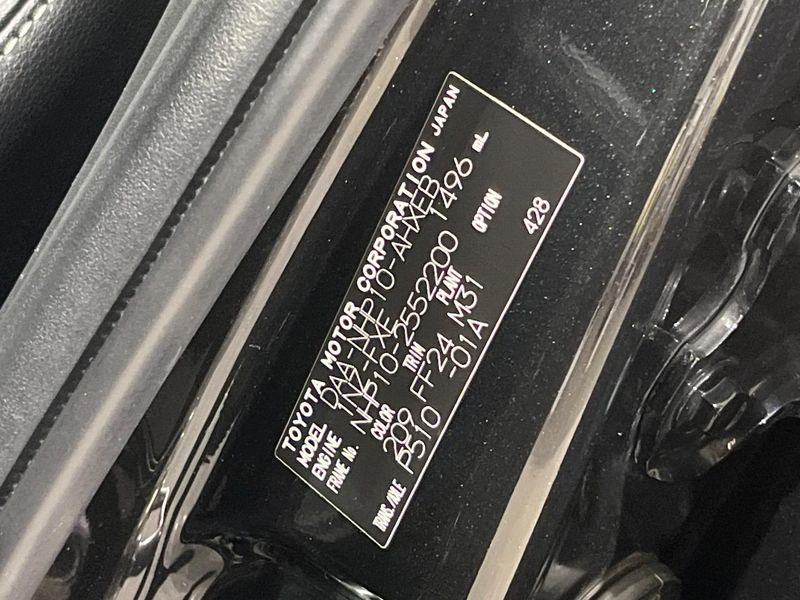 2016 Toyota Aqua DAA-NHP10 (UW-6aacad6d8863f)[1]