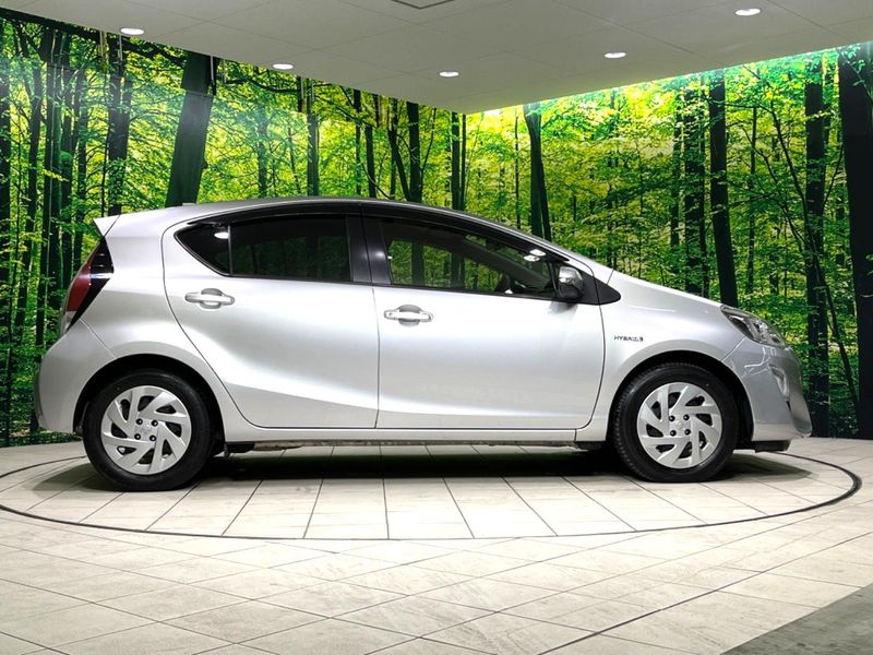 2016 Toyota Aqua DAA-NHP10 (UW-6aacad747d6b2)[18]